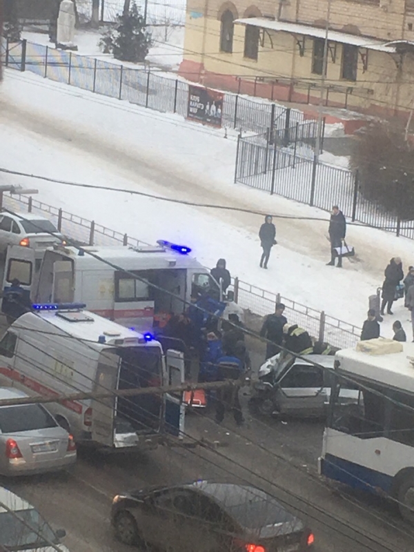 Две скорые, МЧС, пожарные, ДПС: страшная авария в Волгограде