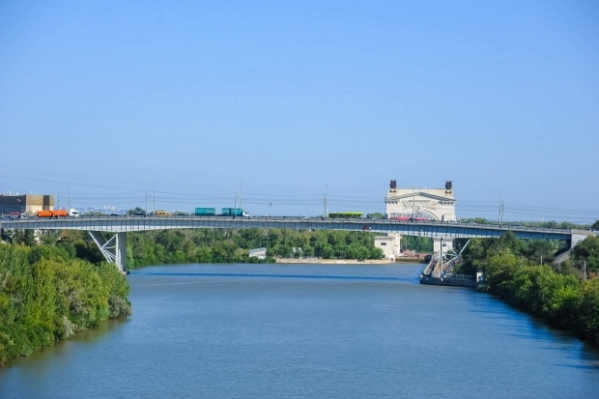 В Волгограде почти завершили ремонт моста через ВДСК