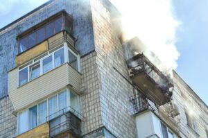 В Волгограде при пожаре в девятиэтажке пострадала женщина