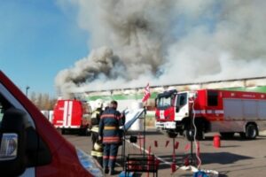 В Волгограде на складе туалетной бумаги пожарные  ликвидировали огонь