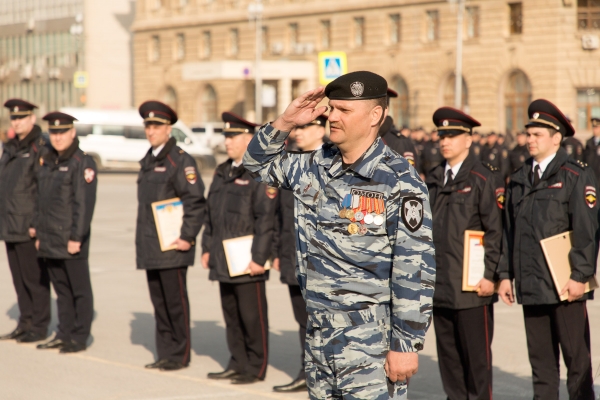 В Волгограде провели парад в честь сотрудников МВД накануне праздника