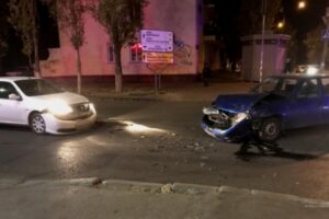 В Волгограде 26-летняя автоледи спровоцировала тройное ДТП