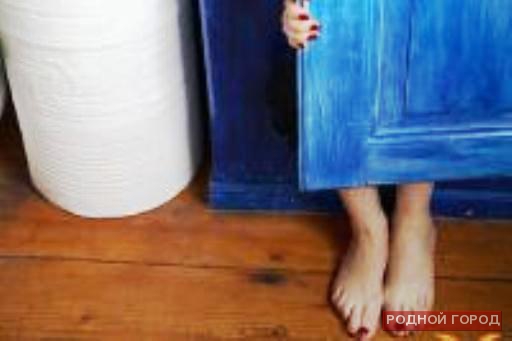 В Волгограде автоледи пряталась от судебного пристава в шкафу