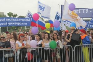 В Волгограде первокурсники 14 сентября вышли на парад студенчества