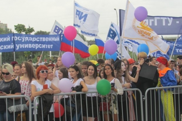 В Волгограде первокурсники 14 сентября вышли на парад студенчества