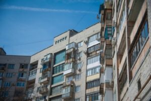 С начала лета 8 детей выпало из окон в Волгоградской области