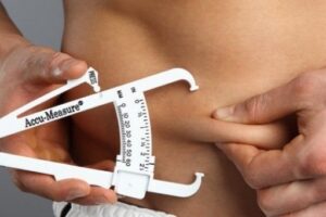 Учёные объяснили, чем полезен жир на животе