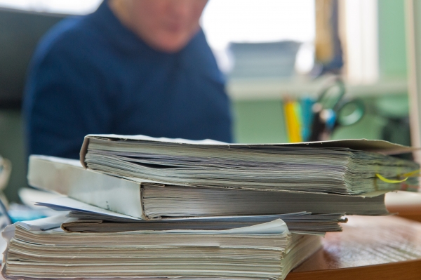 Волгоградец проник в дом к женщине и надел на голову простыню, чтобы познакомиться