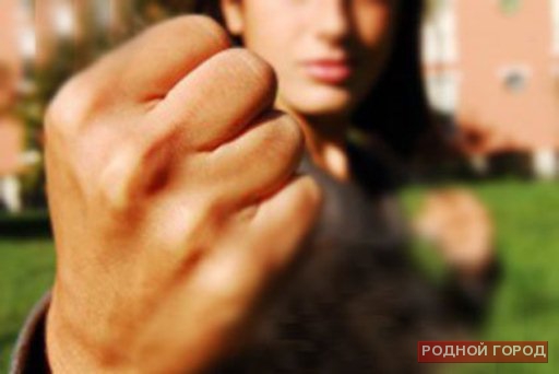 В центре Волгограда полицейского побила директор стоматологии