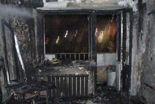 Один погиб и 15 эвакуированы при пожаре в пятиэтажке в Волгограде