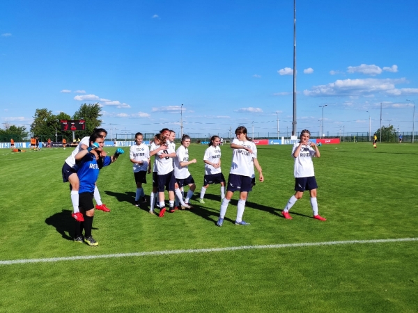 Юные волгоградские футболистки снова выиграли