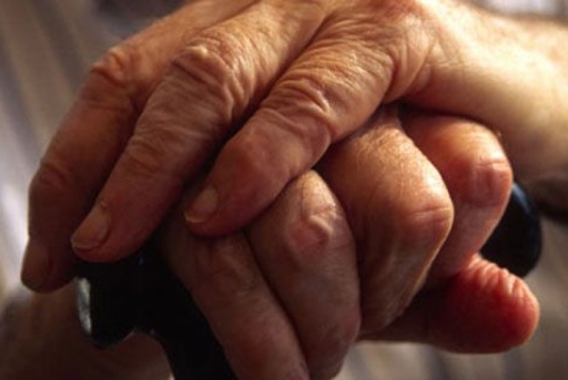 82-летняя волгоградка выбросилась с 4 этажа дома из-за шумного кафе