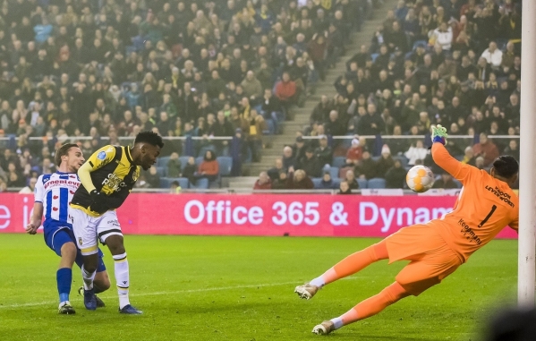 «Витесс» Леонида Слуцкого упустил победу над «Херенвеном»