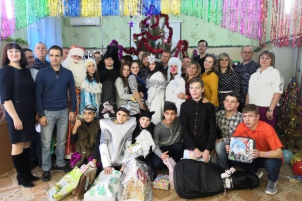 Волгоградские росгвардейцы поздравили детей-сирот с Новым годом