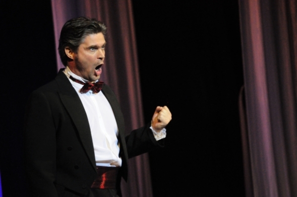 Электромонтер из Волгограда работает на заводе и поет в опере