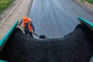 В Волгоградской области ремонтируют дороги в рамках нацпроекта