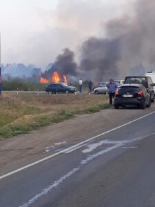 В Быковском районе горит трава