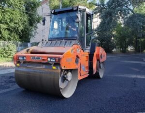 В Волгограде восстановили дорожное покрытие на улице Моторной