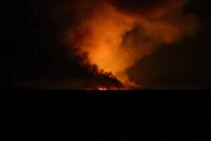 Всю минувшую ночь огнеборцы тушили пожар под Волгоградом