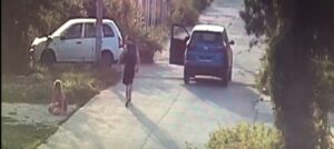 Житель СНТ в городе Волжском избил женщину – видео