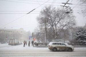 В Волгограде автомобилистов просят отказаться от поездок из-за снегопада