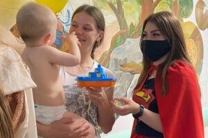 Волонтёры культуры поздравили маленьких пациентов волгоградских больниц
