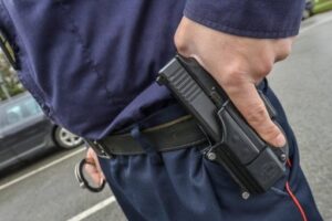 Под Волгоградом пьяного водителя остановили выстрелами по колёсам