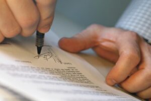 Руководство УК в Волгограде подозревают в подделке подписей жильцов