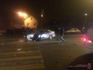 Два человека пострадали в аварии в Ворошиловском районе