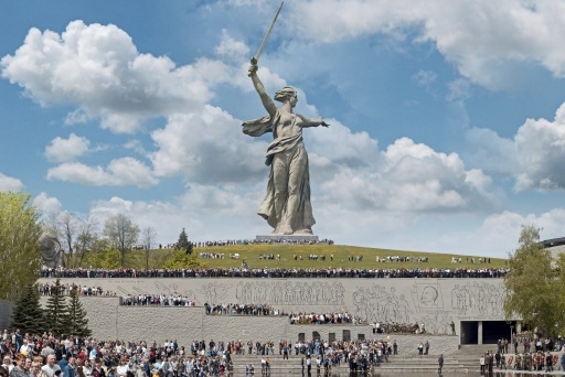 Андрей Бочаров на Мамаевом кургане почтил память погибших в ВОВ