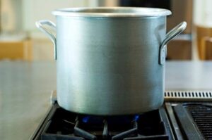 В Михайловке у годовалого мальчика борщом обожжено 45% тела