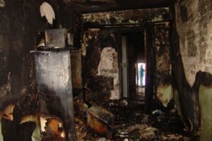 В Волгограде при пожаре в десятиэтажке погиб 89-летний мужчина