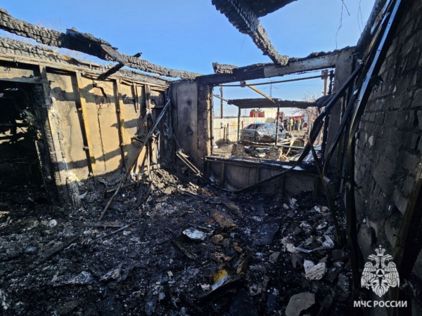 Под Волгоградом сгорел дотла кирпичный дачный дом