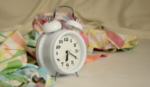 5 советов, которые помогут приучить ребенка к раннему подъему в школу