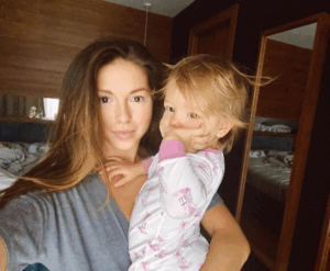 Утренний хаос на голове: Нюша показала себя без укладки