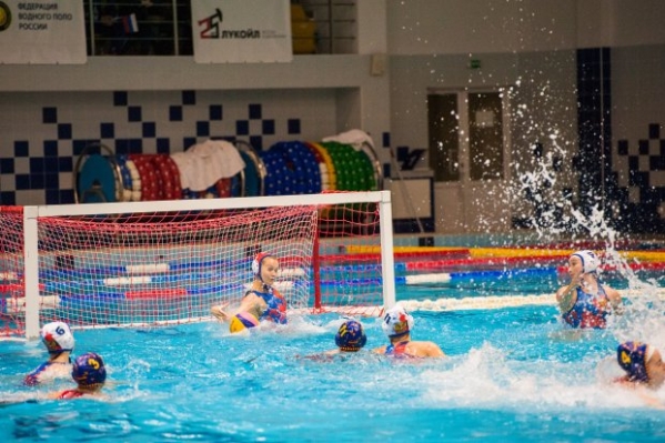 Волгоградские ватерполистки тренируются в составе сборной РФ