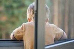 В Волгограде 4-летний ребёнок выпал из окна 1 этажа частного дома