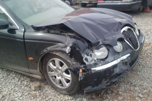 ДТП в центре Волгограда: «Ягуар» столкнулся с «Рено»