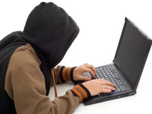 Арестован волгоградец, который обманывал людей в Интернете