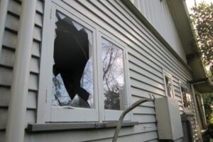 Пьяный 40-летний мужчина в Краснослободске разгромил чужой дом