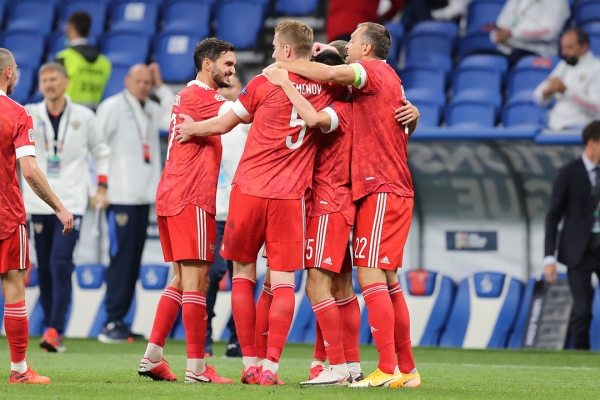 Сборная России по футболу победила сербов