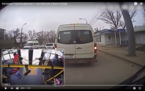 Разыскивается виновник аварии с автобусом в центре Волгограда