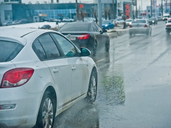 Волгоград утром в понедельник замер в автомобильных пробках