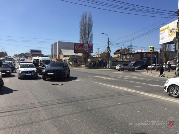 В Ворошиловском районе водитель на дорогом кроссовере сбил старушку на «зебре»