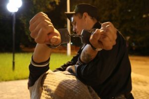 Гражданин Дагестана открыл стрельбу в караоке-клубе города Волжского