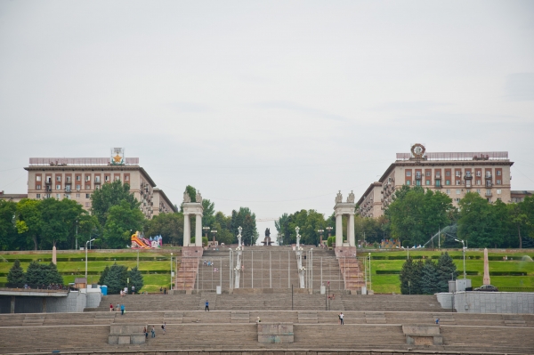 Мэрия Волгограда: порыв поливочной системы ущерба не нанес