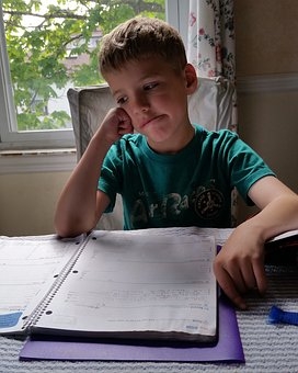 Что делать, если ребенок плохо себя ведет после школы