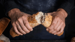 Жители Волгоградской области назвали свои самые безрассудные поступки