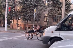 Волгоградец передвигается по городу на летающем велосипеде