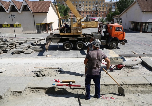 В Волгограде реставрируют крыльцо ДК Тракторозаводского района